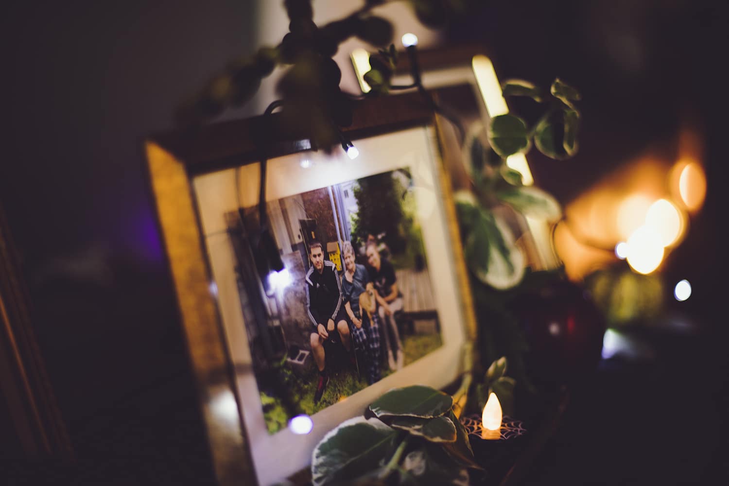 picture frame with Christmas lights